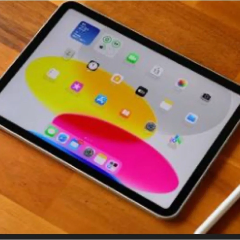 Apple Silver iPad Sleek Design Vibrant Display